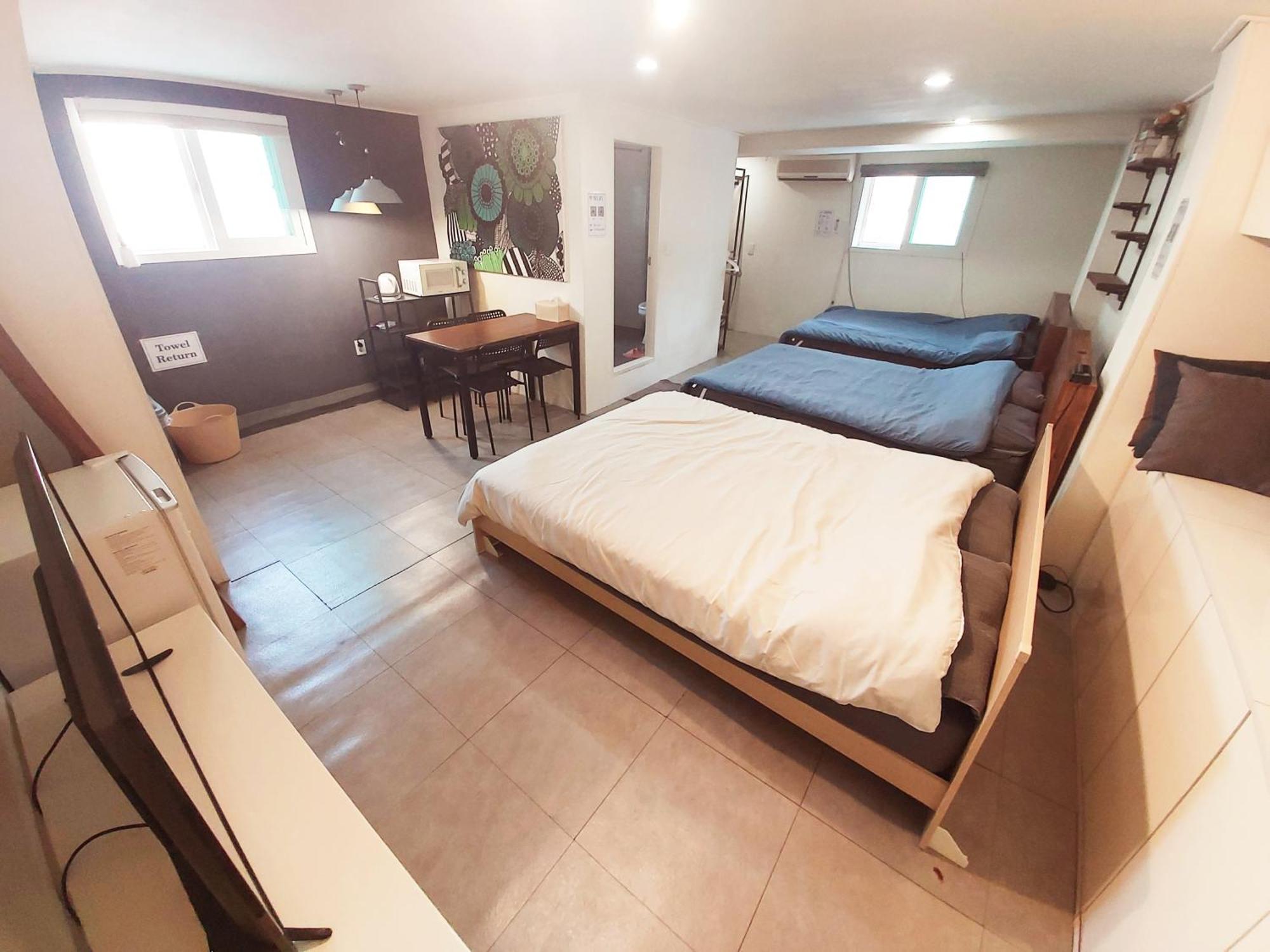Hostel Blue Boat Myeongdong *